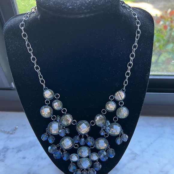 ANNE KLEIN NECKLACE of BLUE CRYSTALS on a PEWTER look ADJUSTABLE CHAIN - Picture 3 of 9